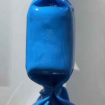 Laurence-Jenkell-bonbon-sculpture-aluminium-plexiglas-Jenk