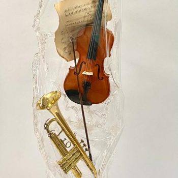 franck-tordjmann-sculpture-violon-saxophone-plexiglas