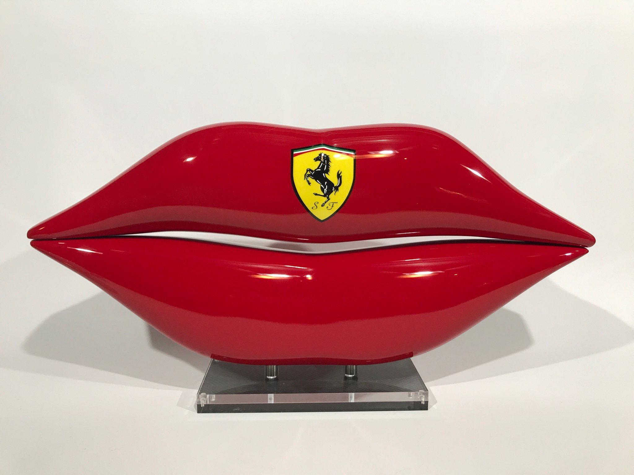 salin-résine-bouche-Ferrari