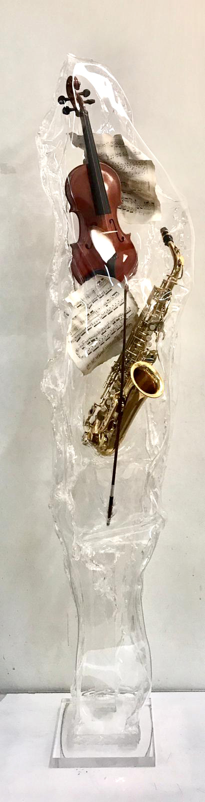 franck-tordjmann-sculpture-violon-saxophone-plexiglas