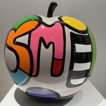 benedicto virginia sculpture pomme acrylique